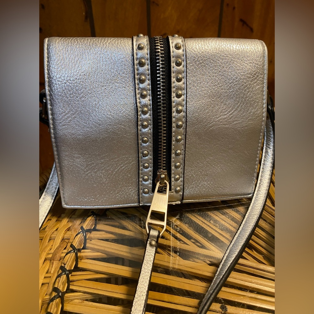 Metallic Zipper Crossbody